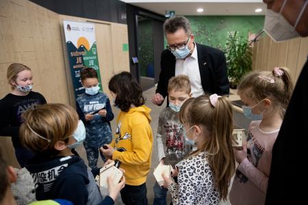 VLADA V PIVKI NASTANITEV MEDVEDJE DRUŽINE - Valter Leban-4299